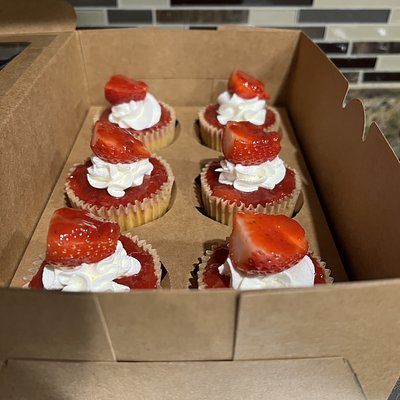 Strawberry Mini Cheesecakes (6)