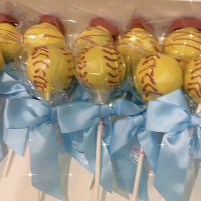 Customized Cake pops 