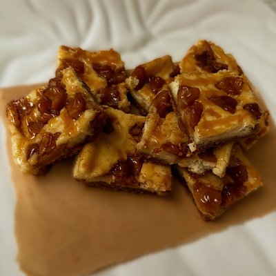 Caramel Apple Cheesecake Bars 