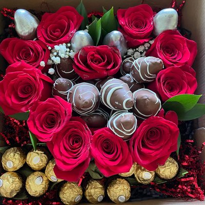 Wht & Red Roses Chocolate Dipped Strawberry 🍓
