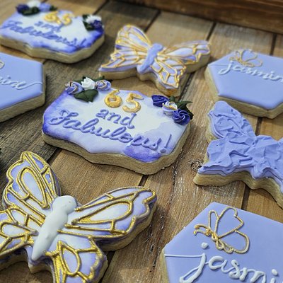 Simple Royal Icing Cookies (Vanilla)