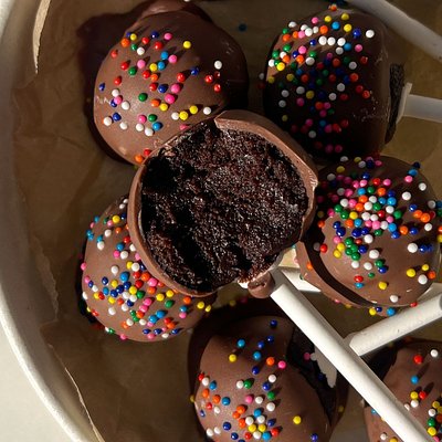 Classic Brownie Pops (6)