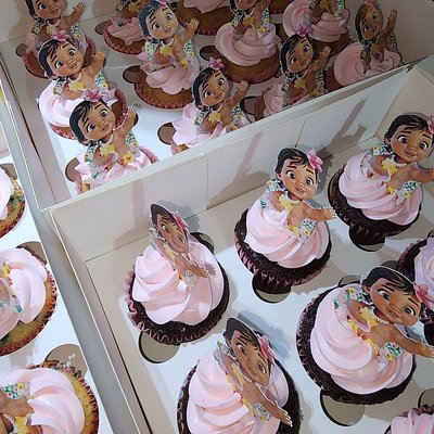Standard Cupcakes With Cardstock Toppers