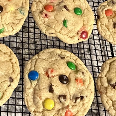 (12ct.-Large) M&M Chocolate Chip Cookies