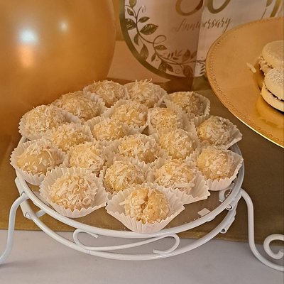 Brigadeiros de Coco / Coconut Brigadeiros