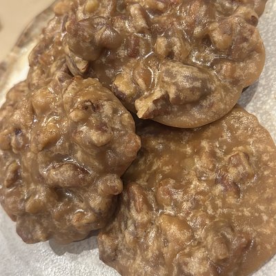 Pecan Praline Gift Box - 1 Dozen