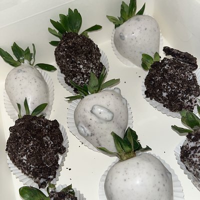 Oreo Cookies & Cream Chocolate Covered Strawberries 