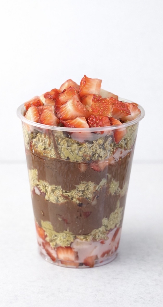 Strawberry Dubai Chocolate Cup (16oz)