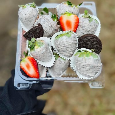 Cookies & Creme Strawberries 