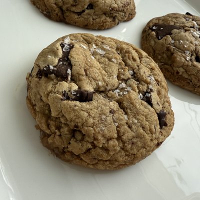 Toffee Chocolate Chunk Cookies With Flaky Salt - 12 Cookies