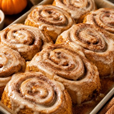 Pumpkin Spiced Cinnamon Rolls