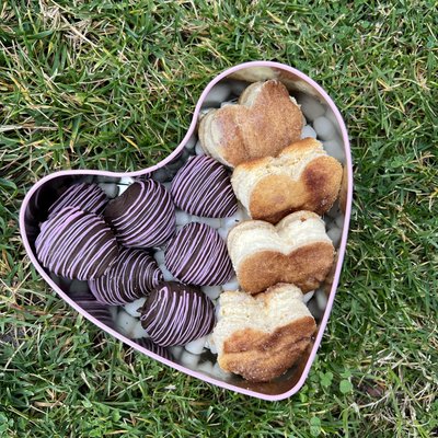 Mini Churro Cheesecake Heart Tin 