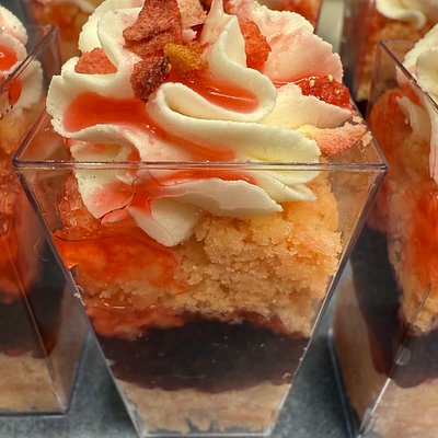 Strawberry Lovers Cake Shooters 