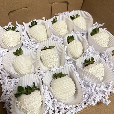Dozen Chocolate-Covered Strawberries 🍓