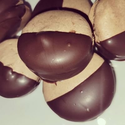 Triple Chocolate Ganache Macarons (1doz)