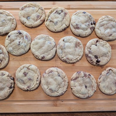 12 Chocolate Chip Cookies 