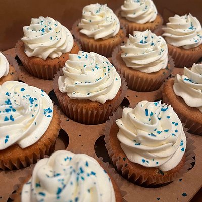 Classic Vanilla Cupcakes