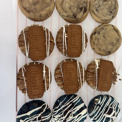 Dozen (12 Cookies)