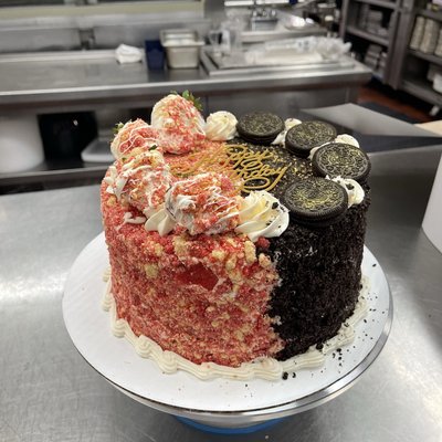Yanni’s Famous Crunch Cakes
