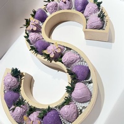 16 Inch Letter Box (16-20 Berries)