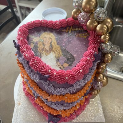 8inch Heart Cake ( Three Layer 