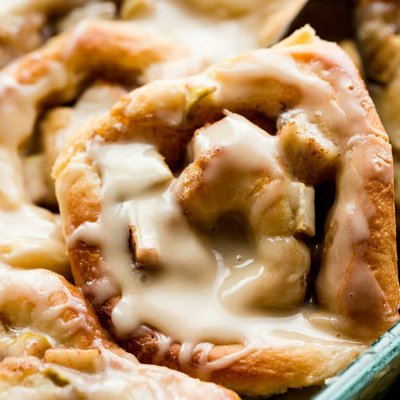 Apple Pie Cinnamon Roll Tray (1/2 Dz & 1 Dz)