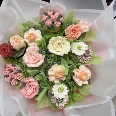 🌸 Luxury Floral Bouquet (12 Cupcakes)
