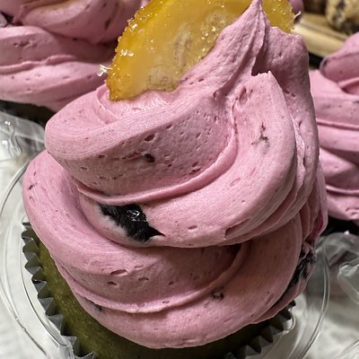 Blueberry Filled & Frosted Matcha Cupcakes 6ct