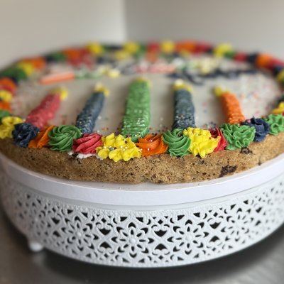 🍪 12” Chocolate Chip Cookie Cake — Serves 12-16