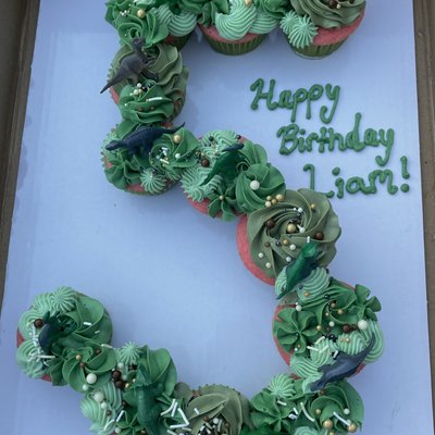 Pull Apart Cupcake Cakes
