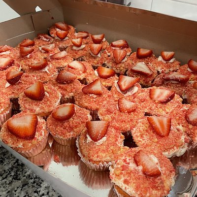 Strawberry shortcake Cupcakes (12)  ( US Ship)