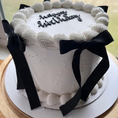 Custom Cakes 