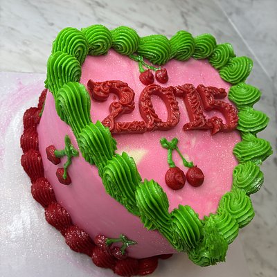 6” custom heart cake