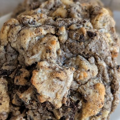 Half Dozen Gourmet Cookies And Cream Cookies 