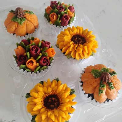6 Autumn Floral Cupcakes