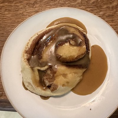 Cinnamon Rolls W/Caramel Sauce