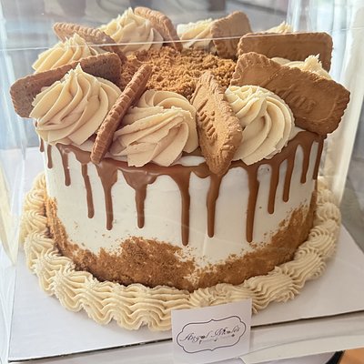 8in Round Specialty cake