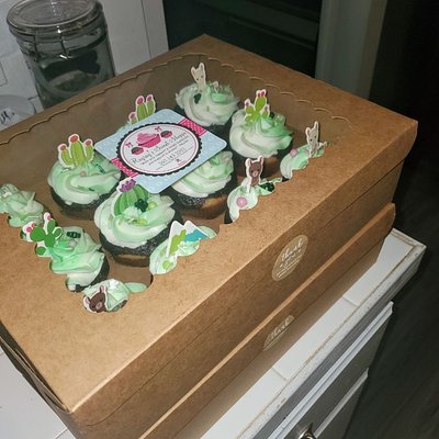 Gourmet Cupcakes By The Dozen 🧁 