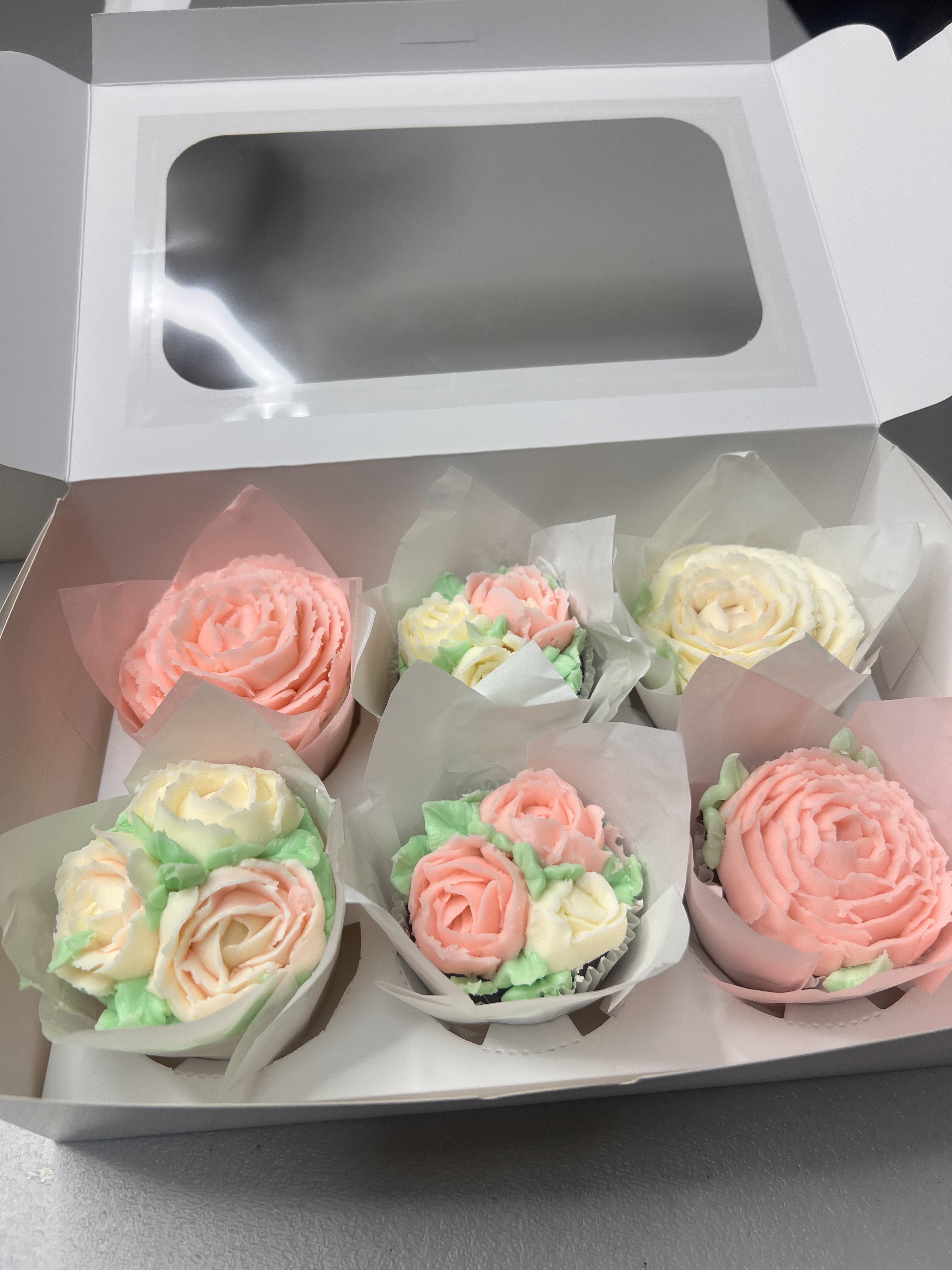Gourmet Cupcake With Buttercream Frosting  (12 Count)