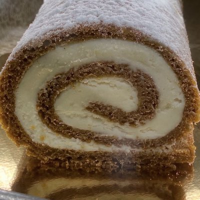 Pumpkin Roll With Nuts