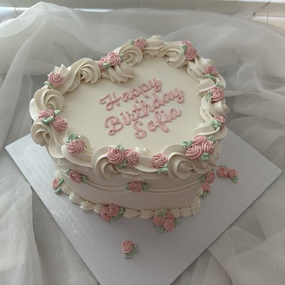 8” Sweet Rose That Serves 18-22 