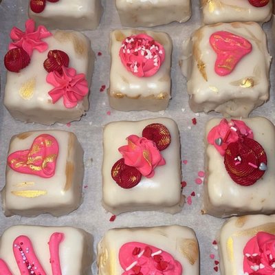 Petit Four 