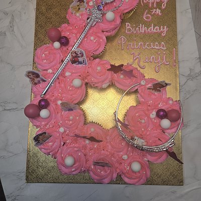 Cupcake Cake (24 Cupcakes)