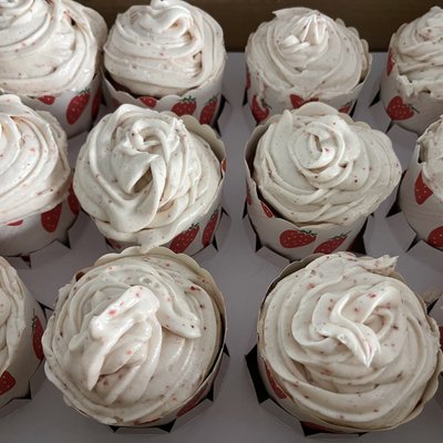 Vegan Strawberry Cupcakes