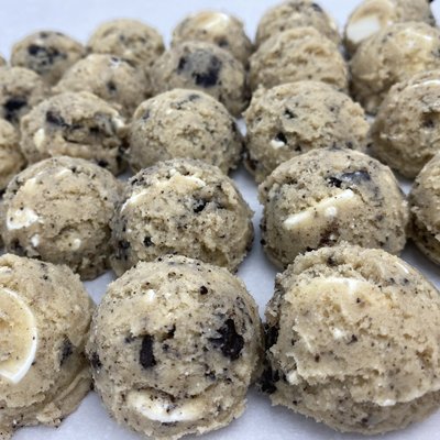 COOKIES & CREAM - 32oz container makes 21 cookies
