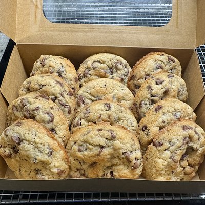 12 Sourdough Chocolate Chip Cookies Box