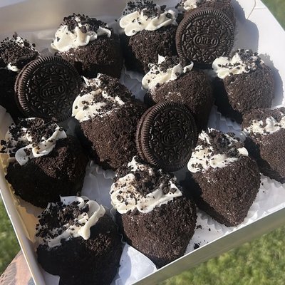 Cheesecake Stuffed Oreo Berries (24 Count) 