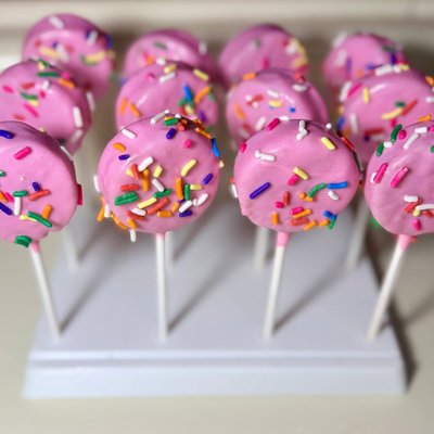 Strawberry Cake Pops 