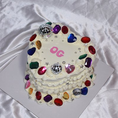 6” Vinatage Heart Cake (8-10 servings) 