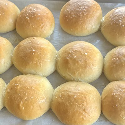 Parker House Dinner Rolls (8) 